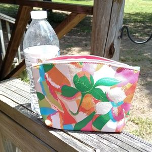 Ipsy glam bag, just the bag is included